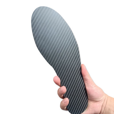 67% di fibra di carbonio e 33% di suola di resina epossidica
